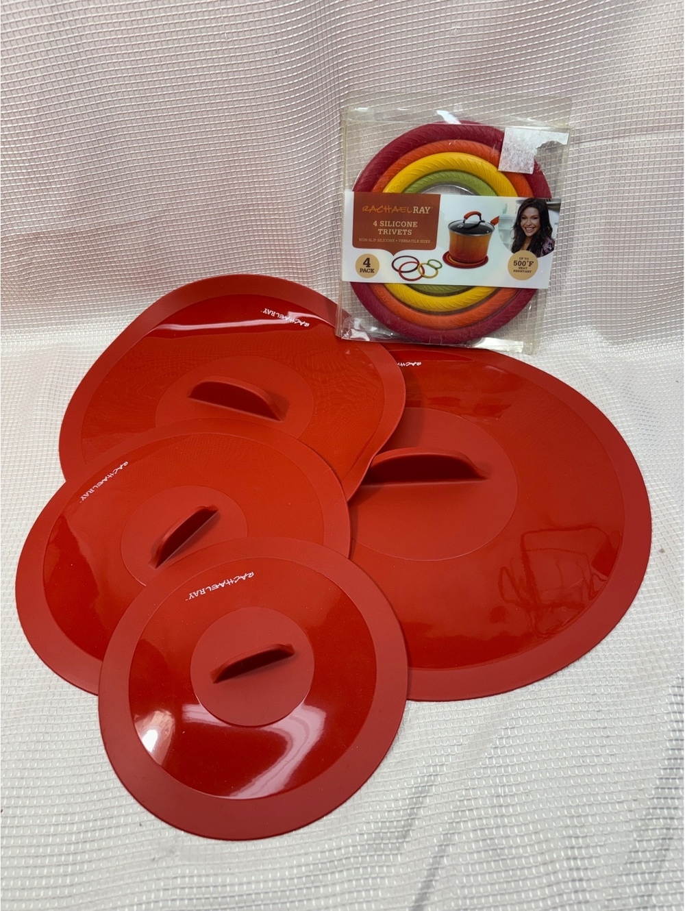 Rachael Ray silicone suction lids & 4-pack of Rachael Ray silicone trivets